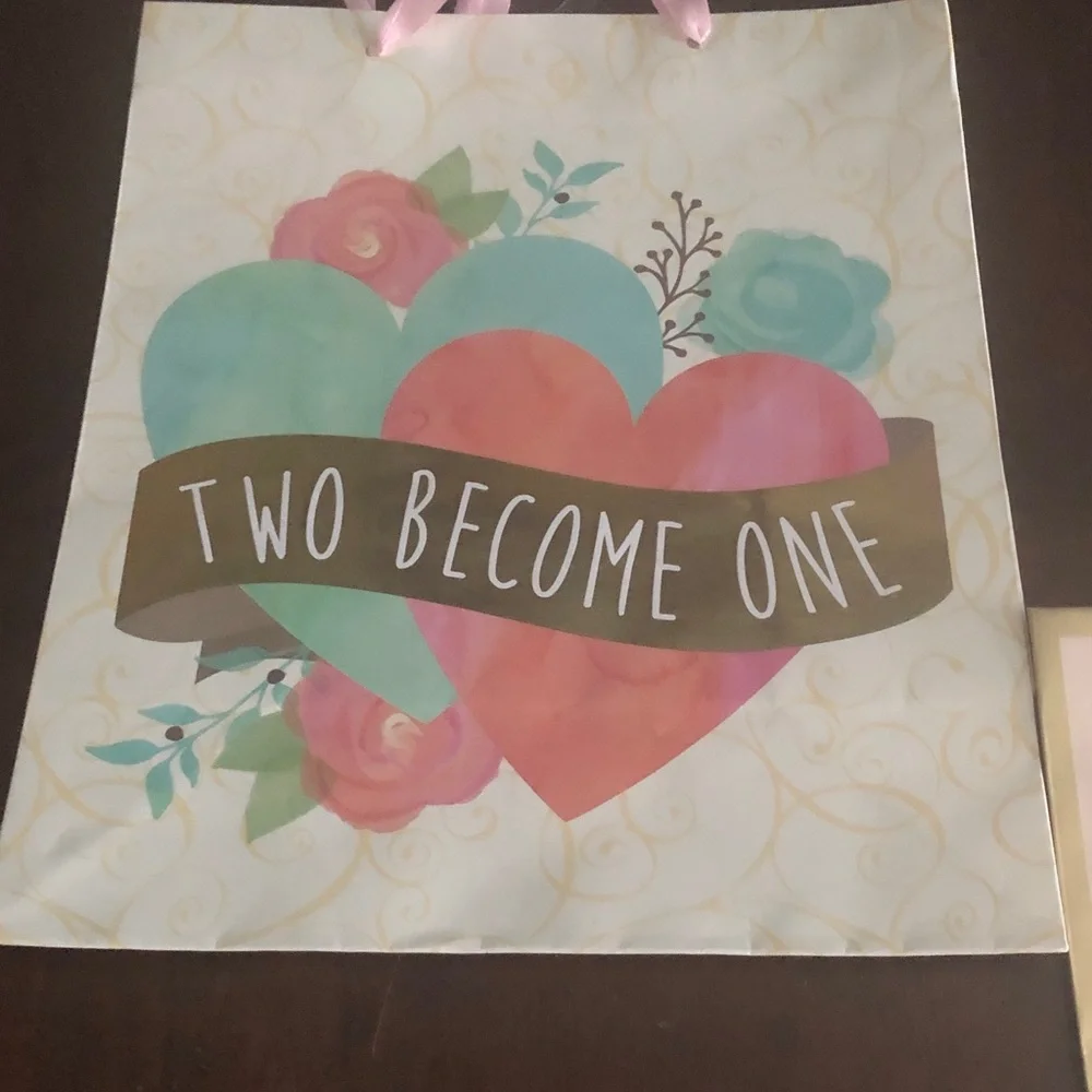 🛍️ Floral Heart & Cream Gift Bag Set
